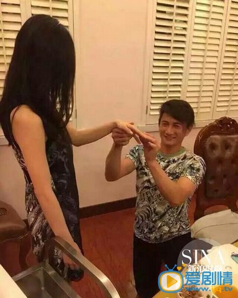 刘诗诗和老公吴奇隆亲密合影照 刘诗诗高清写真_刘诗诗高清剧照