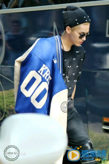 吴亦凡机场潮服照 吴亦凡高清写真_吴亦凡高清剧照
