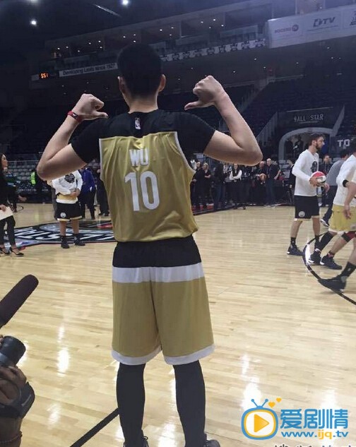 吴亦凡打篮球照 吴亦凡高清写真_吴亦凡高清剧照