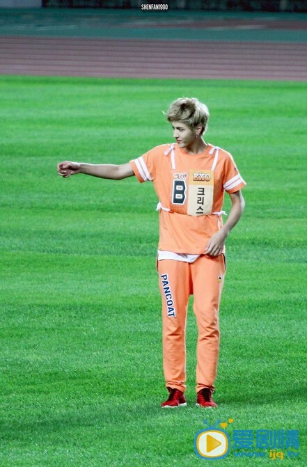 吴亦凡打篮球照 吴亦凡高清写真_吴亦凡高清剧照