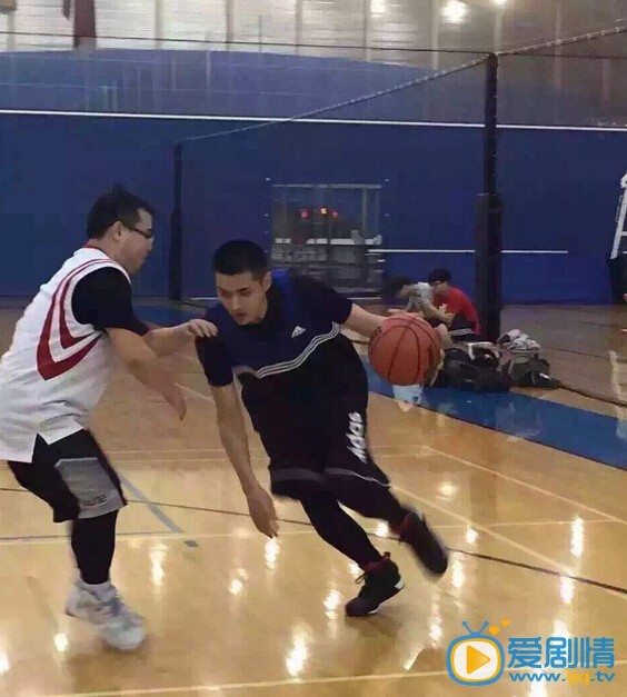吴亦凡打篮球照 吴亦凡高清写真_吴亦凡高清剧照