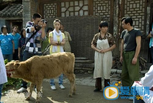 周一围《独家披露》剧照 周一围高清写真_周一围高清剧照