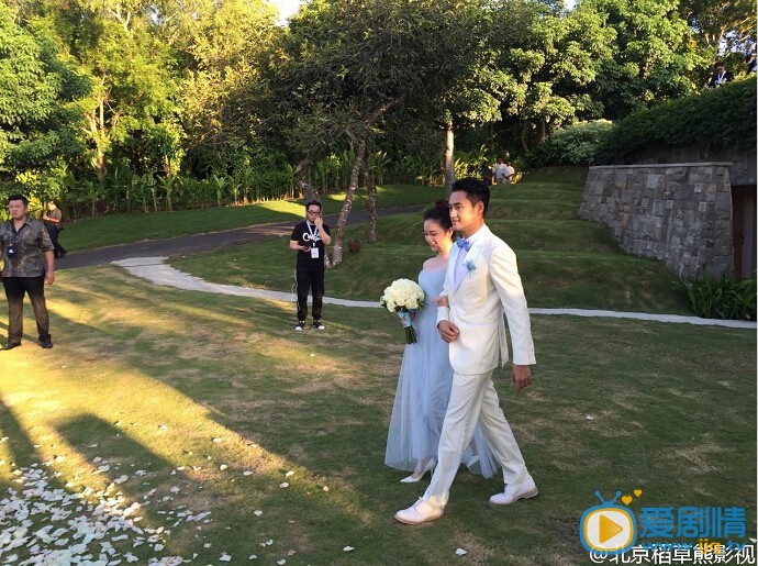 刘诗诗大婚现场婚礼组图 刘诗诗吴奇隆婚礼现场高清组图 伴娘伴郎出场照