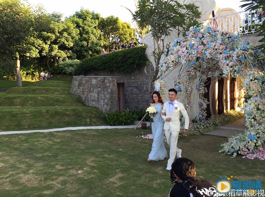 刘诗诗大婚现场婚礼组图 刘诗诗吴奇隆婚礼现场高清组图 伴娘伴郎出场照