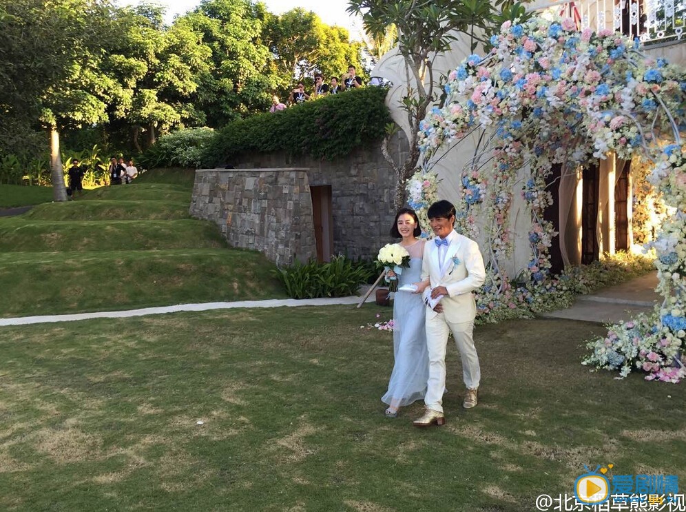 刘诗诗大婚现场婚礼组图 刘诗诗吴奇隆婚礼现场高清组图 伴娘伴郎出场照