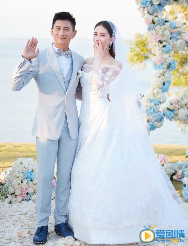 刘诗诗大婚现场婚礼组图 2016年3月20日，吴奇隆和刘诗诗在巴厘岛举行婚礼。在婚礼现场，吴奇隆向刘诗诗承诺以后一定会听话，刘诗诗感动落泪。