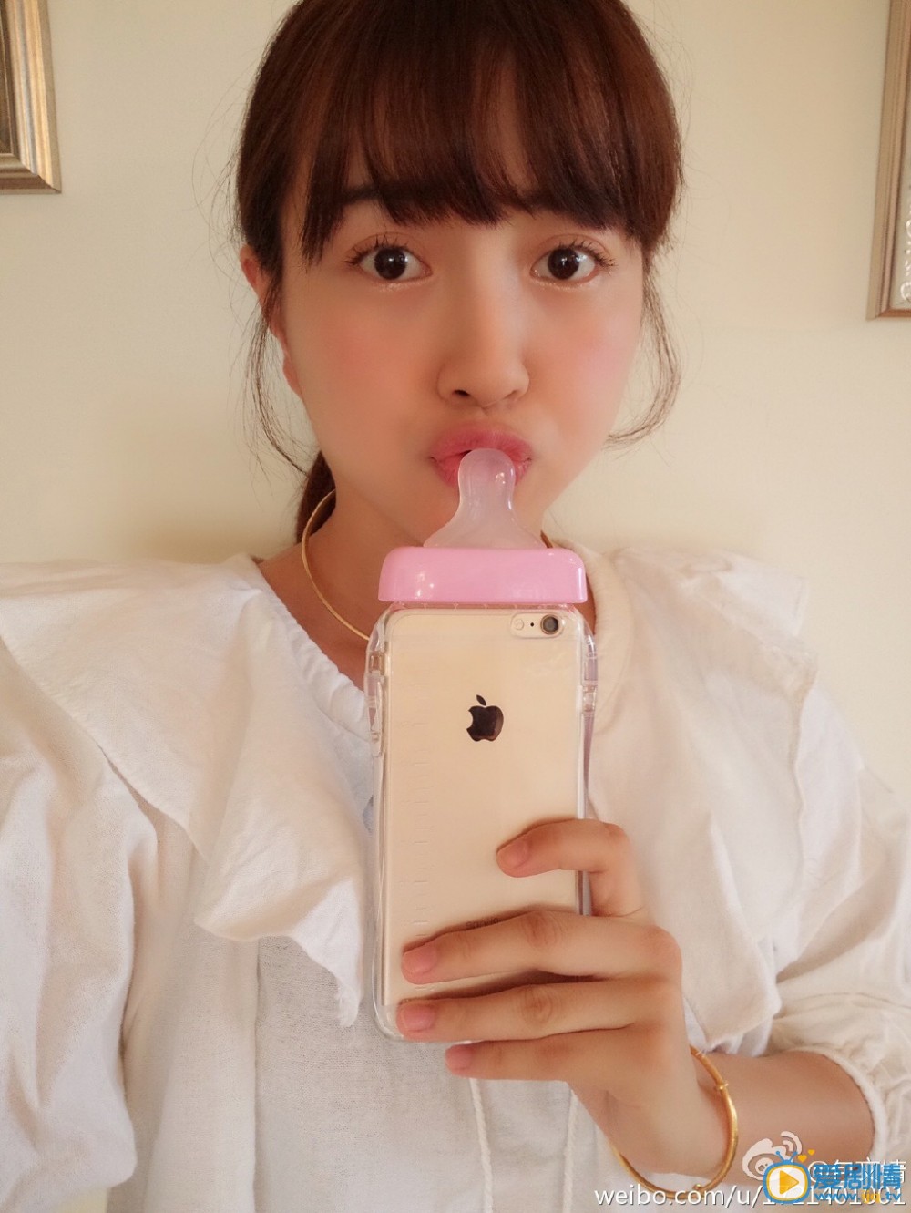 包文婧嘟嘴卖萌照 包文婧高清写真_包文婧高清剧照