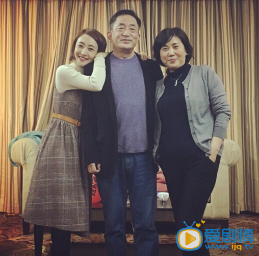 姜尘姜尘和家人合影 姜尘高清写真_姜尘高清剧照