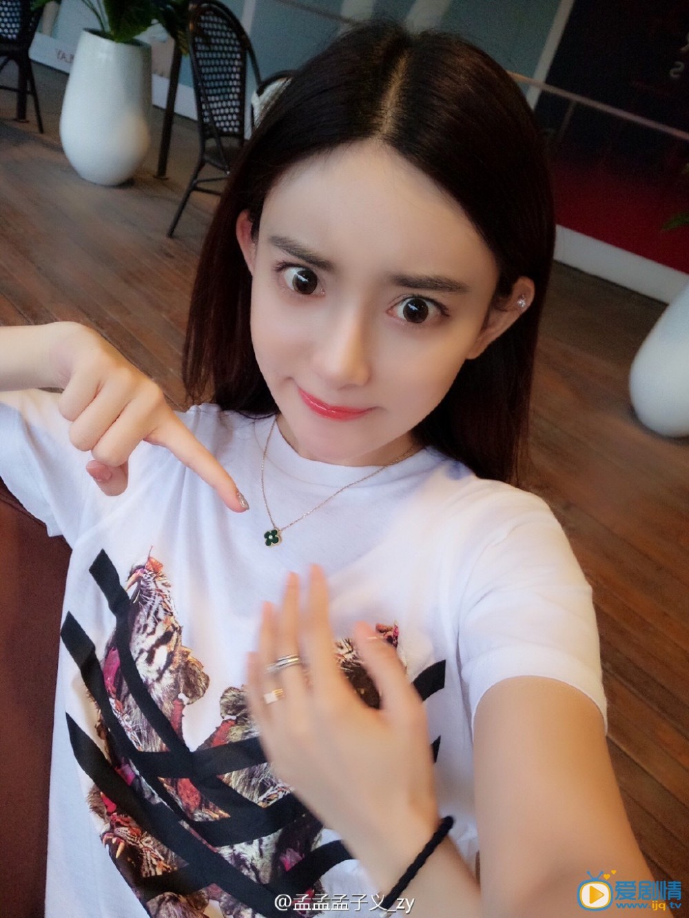 孟子义嘟嘴卖萌照 孟子义高清写真_孟子义高清剧照