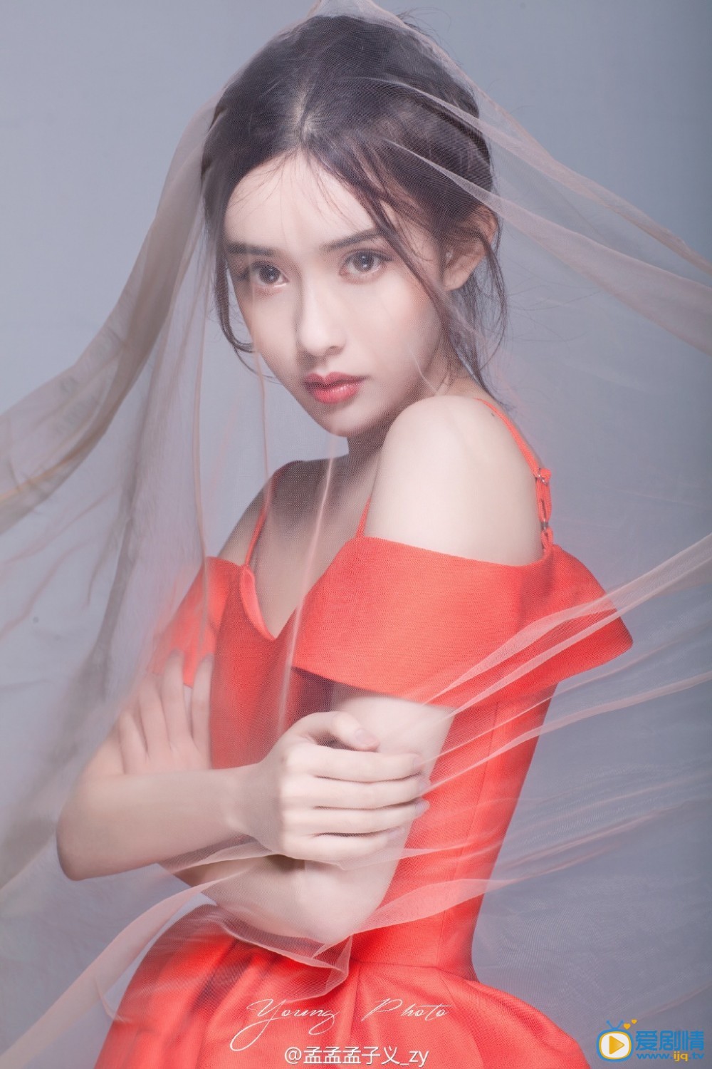 孟子义红色系写真 孟子义高清写真_孟子义高清剧照