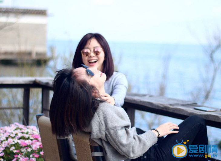 董晴和朋友合影照 董晴高清写真_董晴高清剧照