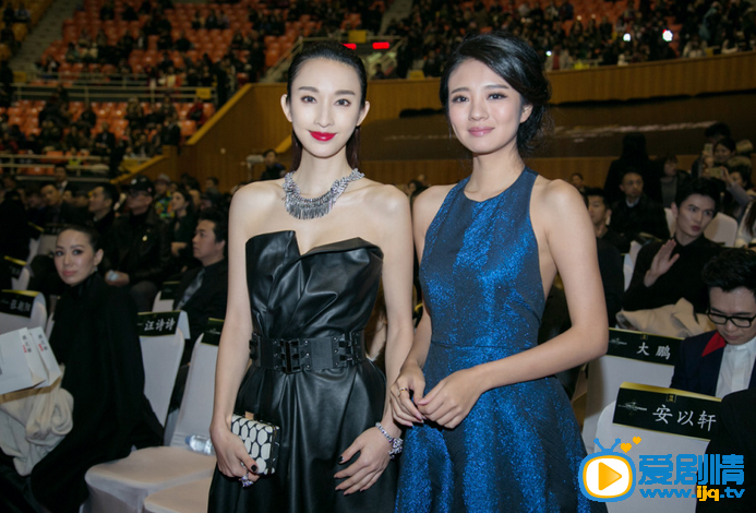 张俪活动照 时尚先生盛典，包括吴秀波、甄子丹、赵寅成等中韩众多明星悉数到场。《青年医生》中有不俗表现的张俪也应邀参加，身穿lanvin 2014 aw最新show piece的皮裙和手包惊艳亮相。