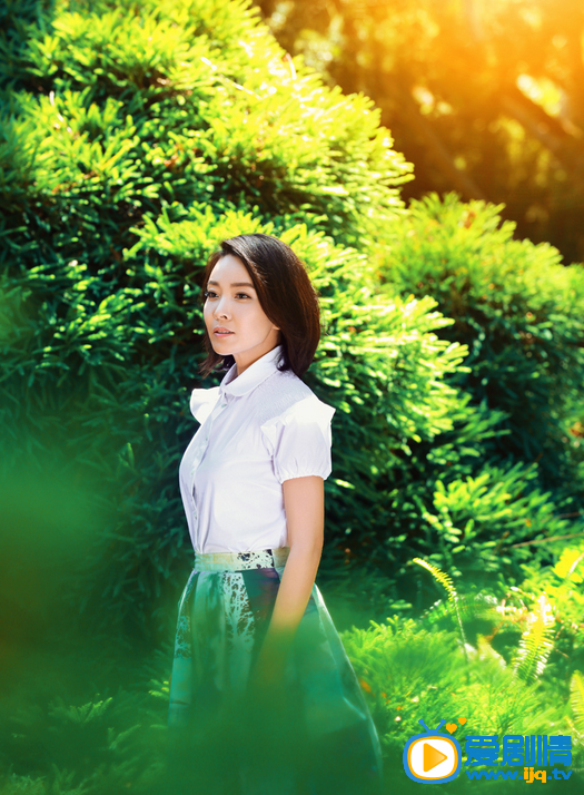 刘威葳时尚写真 2015.5刘威葳曝光一组最新写真，片中刘威葳在初夏的阳光下演绎沁人绿意。