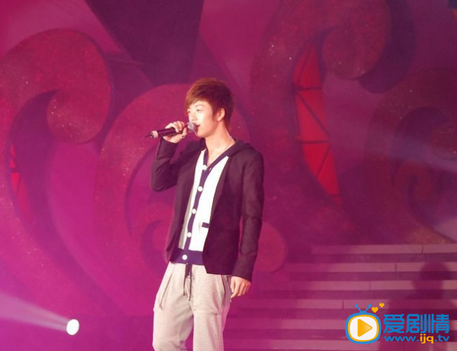 王栎鑫2008年宁波跨年演唱会 王栎鑫高清写真_王栎鑫高清剧照