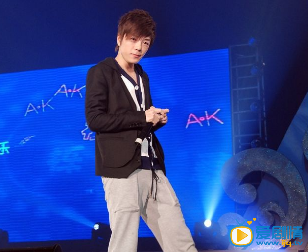 王栎鑫2008年宁波跨年演唱会 王栎鑫高清写真_王栎鑫高清剧照