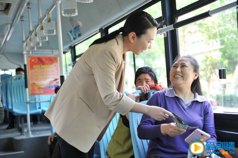 刘威葳《坐88路车回家》剧照 刘威葳高清写真_刘威葳高清剧照