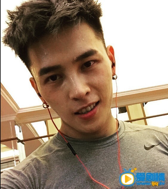 洪尧生活照 洪尧个人资料介绍简介洪尧生活照