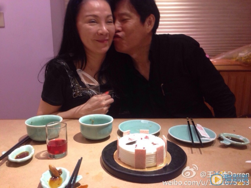 王大陆与家人合照 王大陆高清写真_王大陆高清剧照