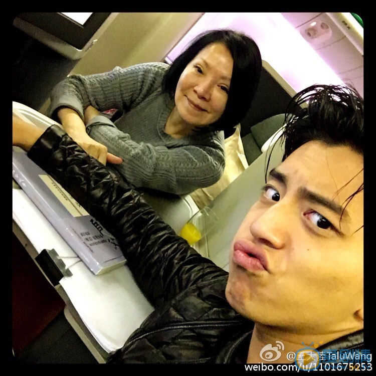 王大陆与家人合照 王大陆高清写真_王大陆高清剧照
