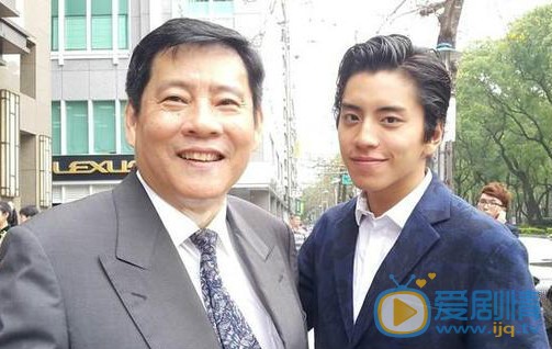 王大陆与家人合照 王大陆高清写真_王大陆高清剧照