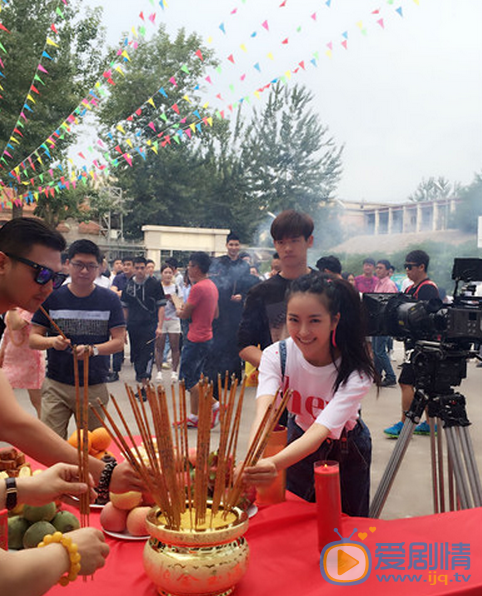 种丹妮活动照 《那年青春我们正好》开机仪式