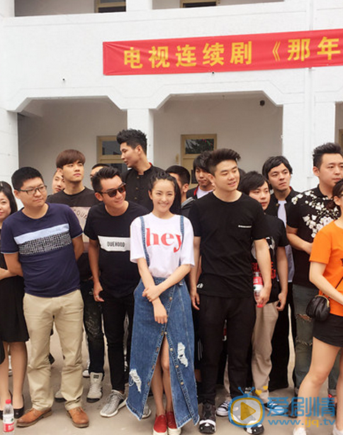 种丹妮活动照 《那年青春我们正好》开机仪式
