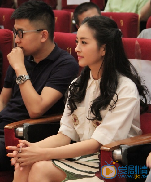 种丹妮活动照 对外经贸大学联手北京电影学院拍摄的毕业微电影《你好，tooth》将于6月13日在对外经贸大学举办首映礼