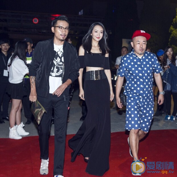 王鸥与人合照 王鸥个人资料介绍简介王鸥与人合照