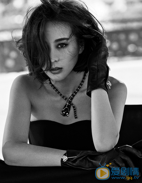 张钧甯时尚写真 小清新女王”张钧甯在《武媚娘传奇》中跟范冰冰同台斗艳，却丝毫不逊色，除了五官精致外，白皙、通透的肌肤也为她加分不少!张钧甯po出来的所有素颜照，肌肤都是白皙、细腻而有质感的!这第二名的宝座绝对是实至名归!