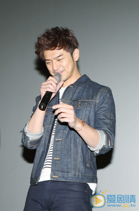 陈柏霖活动照 《坏蛋必须死》在釜山电影节举办发布会，监制冯小刚、姜帝圭、导演孙皓，携主演陈柏霖、孙艺珍等全阵容亮相。