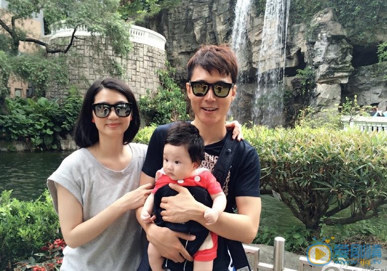 张丹峰全家福 张丹峰高清写真_张丹峰高清剧照