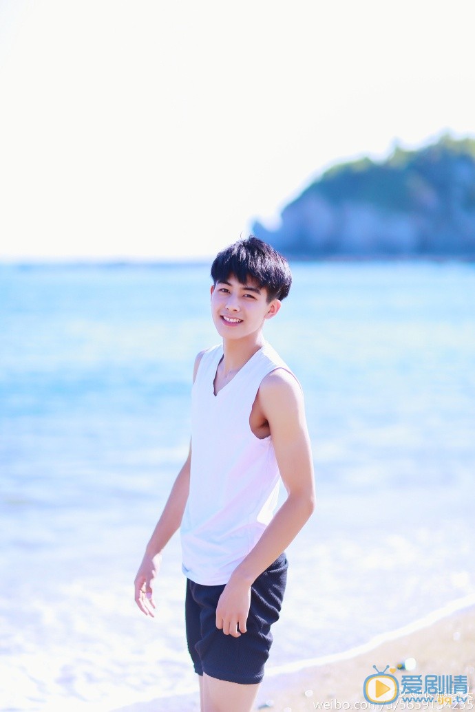 宋威龙夏日清凉写真 宋威龙高清写真_宋威龙高清剧照