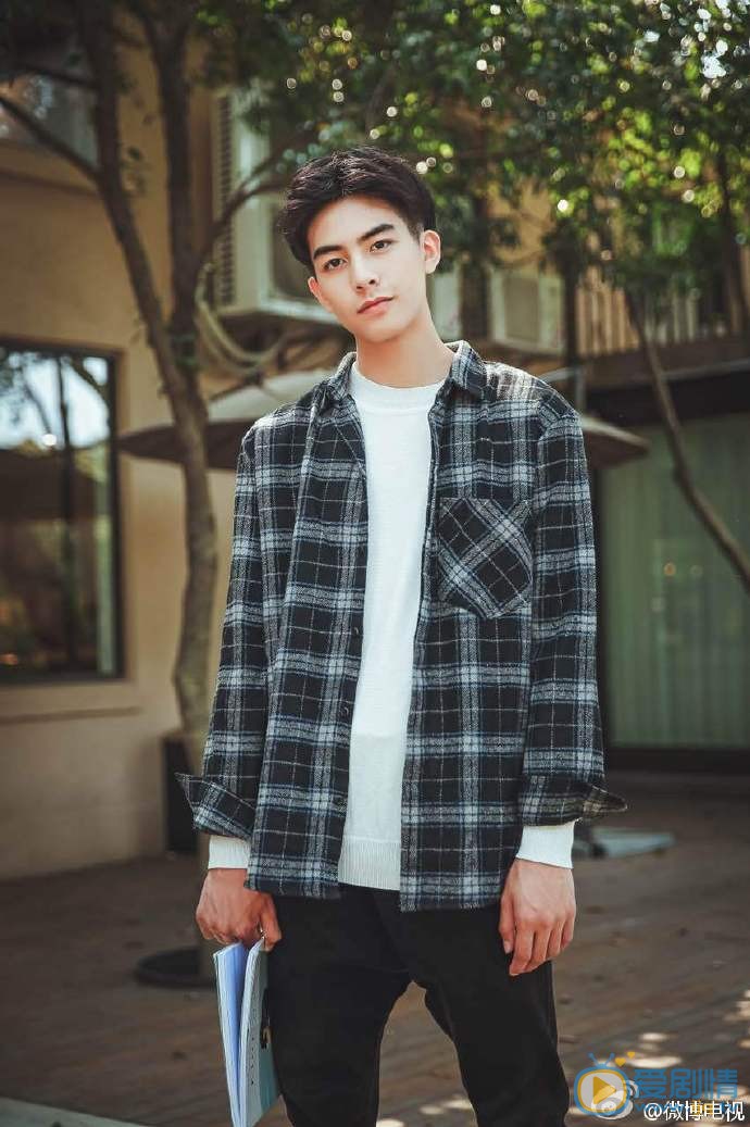 宋威龙秋日暖男写真 宋威龙高清写真_宋威龙高清剧照