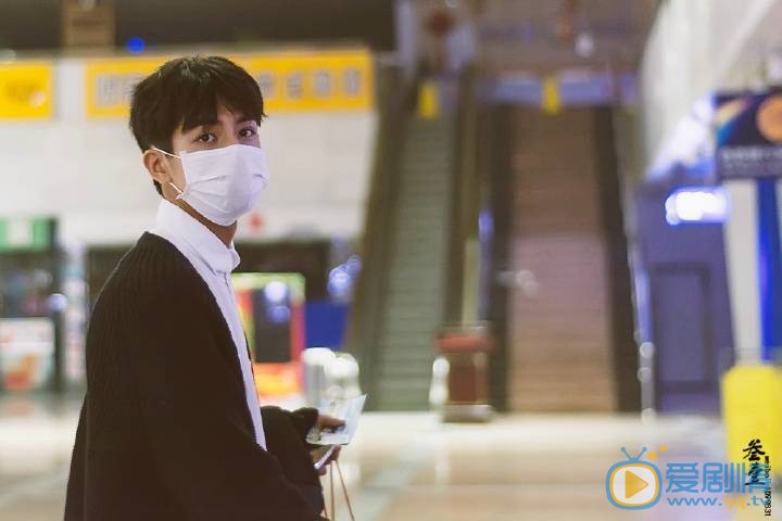 宋威龙机场照 宋威龙高清写真_宋威龙高清剧照
