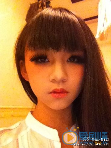 小彩旗自拍生活照 小彩旗高清写真_小彩旗高清剧照