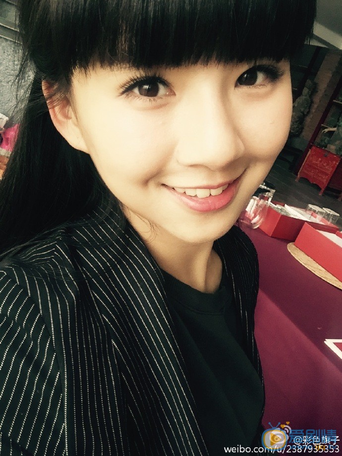 小彩旗自拍生活照 小彩旗高清写真_小彩旗高清剧照