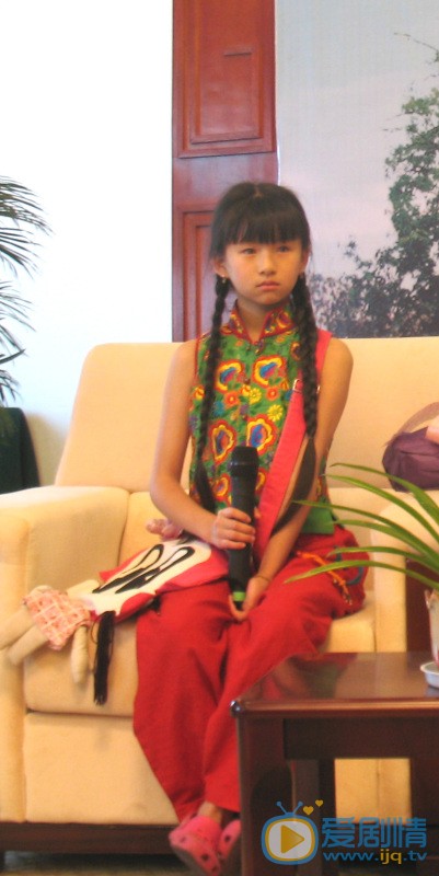 小彩旗小时候照片 小彩旗高清写真_小彩旗高清剧照