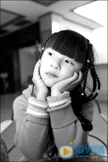 小彩旗小时候照片 小彩旗高清写真_小彩旗高清剧照