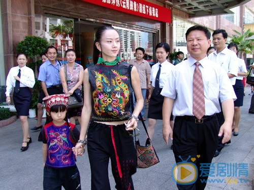 小彩旗小时候照片 小彩旗高清写真_小彩旗高清剧照