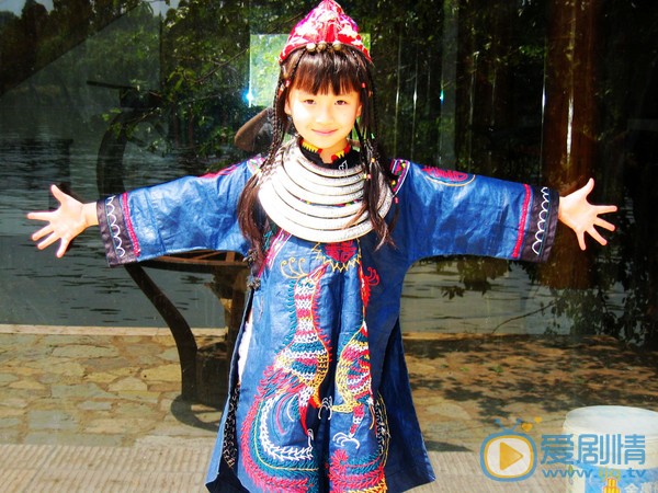 小彩旗小时候照片 小彩旗高清写真_小彩旗高清剧照