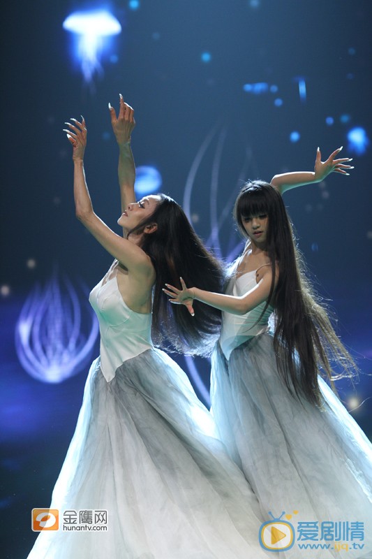 小彩旗与杨丽萍舞蹈 小彩旗高清写真_小彩旗高清剧照