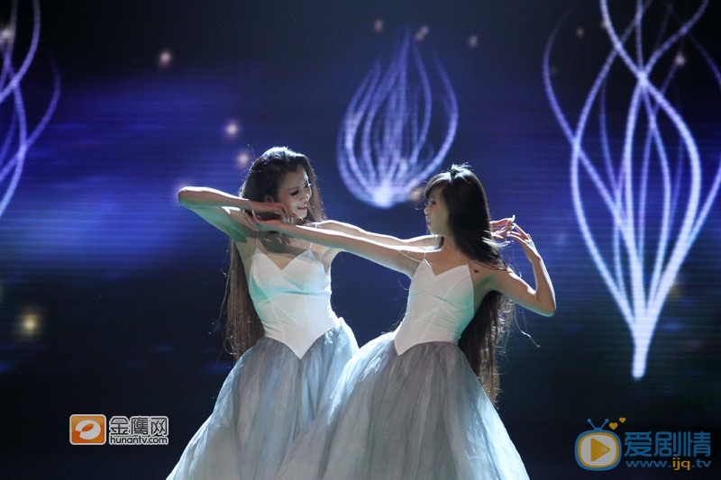 小彩旗与杨丽萍舞蹈 小彩旗高清写真_小彩旗高清剧照
