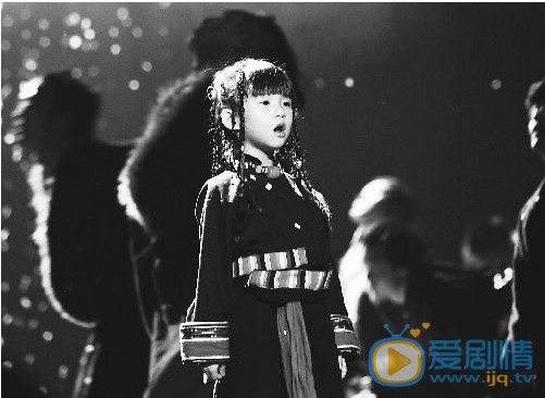 小彩旗《云南映象》舞蹈照片 小彩旗高清写真_小彩旗高清剧照