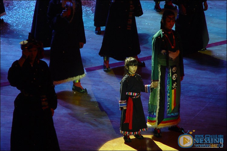 小彩旗《云南映象》舞蹈照片 小彩旗高清写真_小彩旗高清剧照