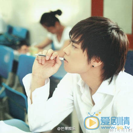 李易峰白衬衣照 李易峰高清写真_李易峰高清剧照