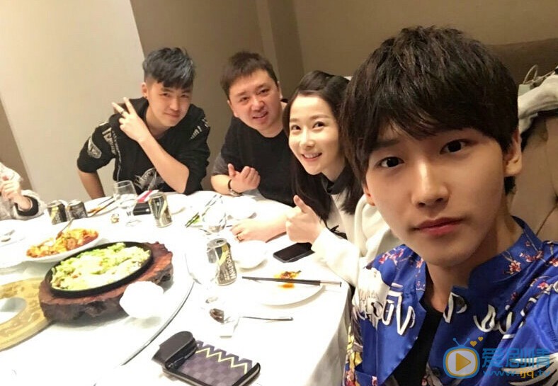 刑昭林与人合照 刑昭林个人资料介绍简介刑昭林生活照