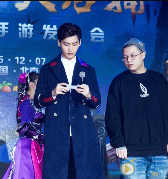 刑昭林与人合照 刑昭林个人资料介绍简介刑昭林生活照
