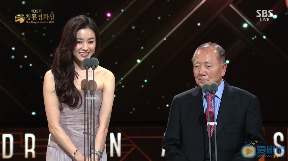 韩孝周红毯礼服照 韩孝周高清写真_韩孝周高清剧照