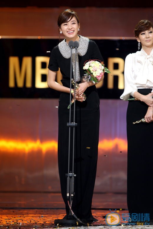 韩孝周红毯礼服照 韩孝周高清写真_韩孝周高清剧照