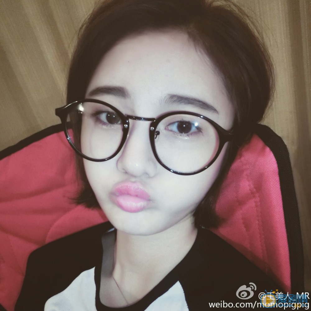 王美人嘟嘴卖萌照 王美人高清写真_王美人高清剧照